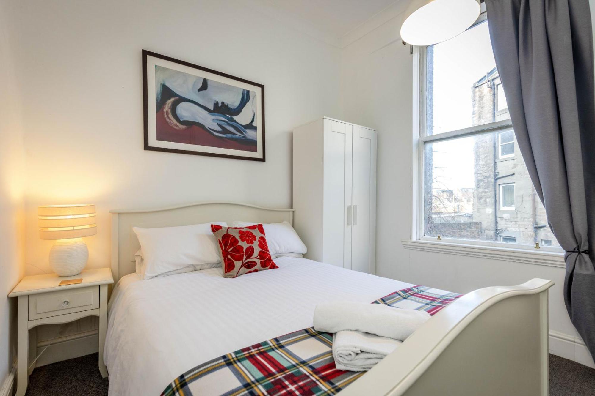 Traditional 3 Bedroom Quiet Duplex Flat By High St, Trams And Buses - Just 1-5 Miles To Centre EDI Eksteriør bilde