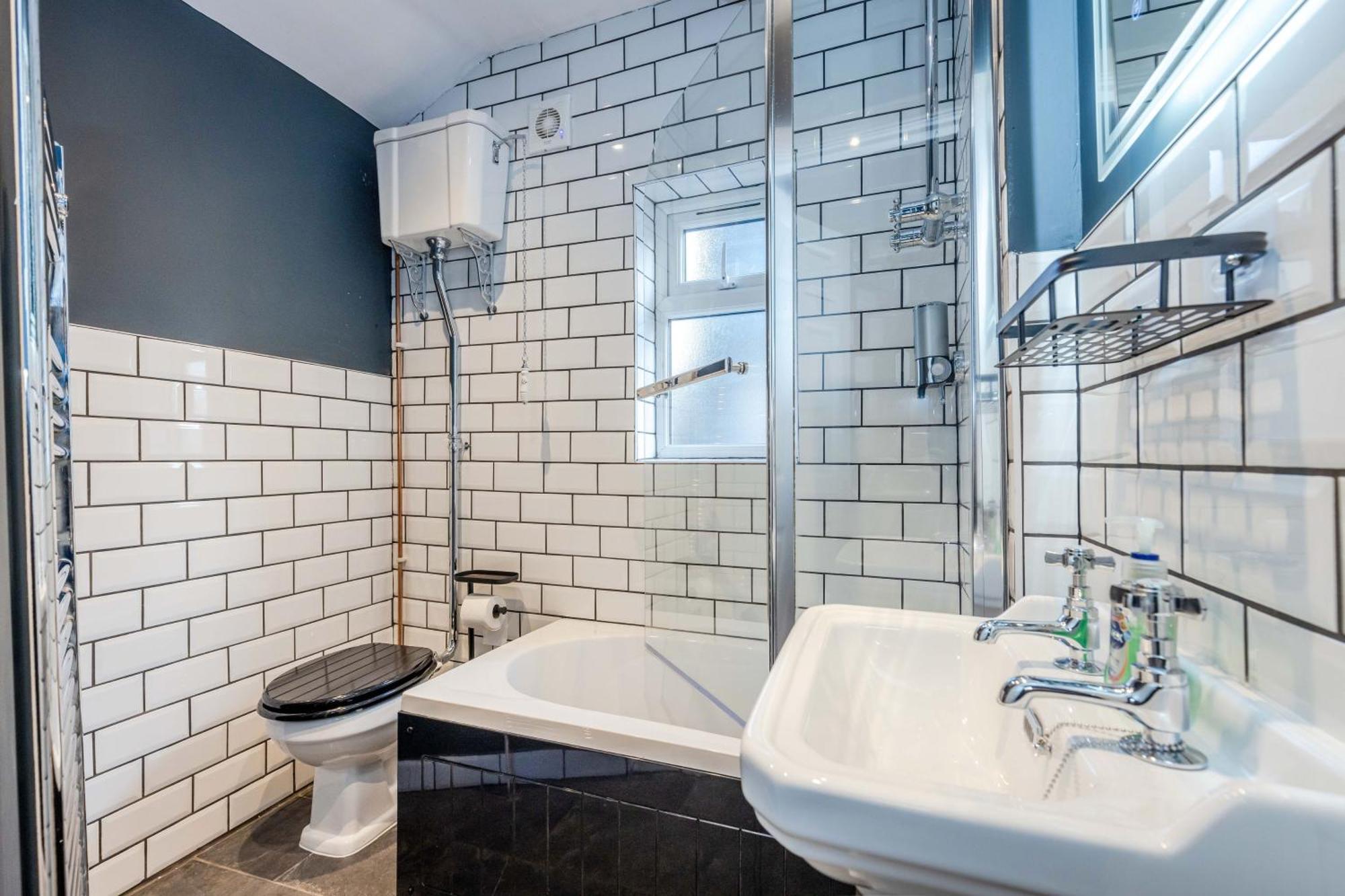 Traditional 3 Bedroom Quiet Duplex Flat By High St, Trams And Buses - Just 1-5 Miles To Centre EDI Eksteriør bilde