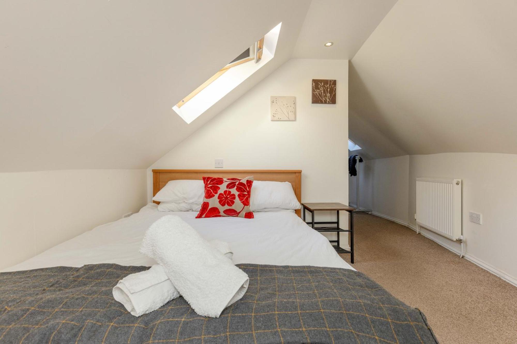 Traditional 3 Bedroom Quiet Duplex Flat By High St, Trams And Buses - Just 1-5 Miles To Centre EDI Eksteriør bilde